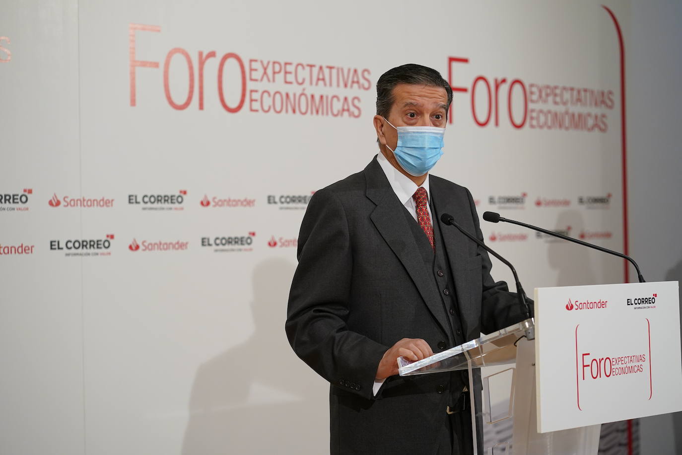 Enrique de Ybarra, presidente de EL CORREO, interviene en el Foro Expectativas Económicas.