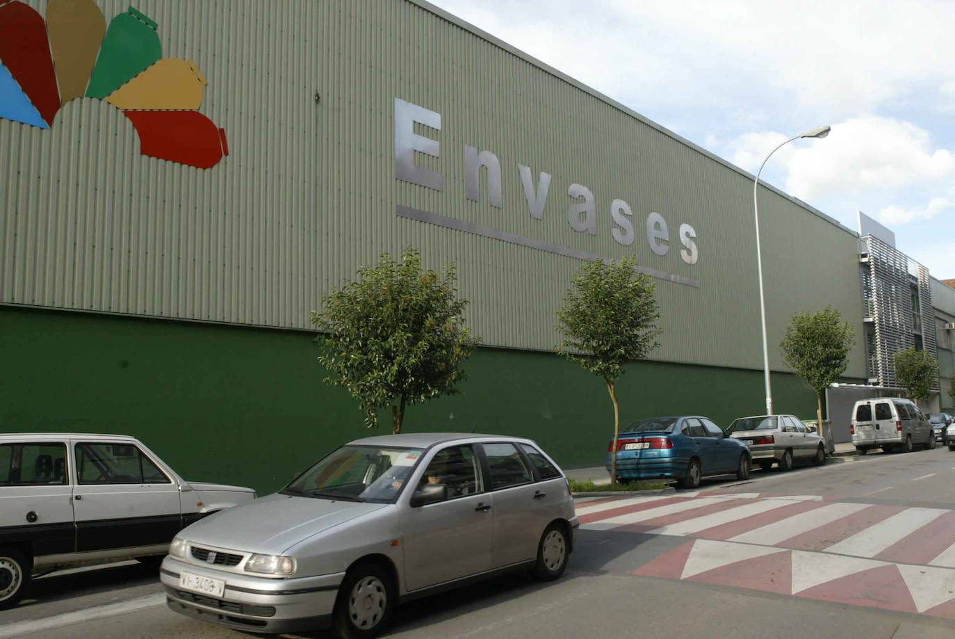 La empresa fabrica envases de aluminio en el barrio llodiano de Ugarte. 