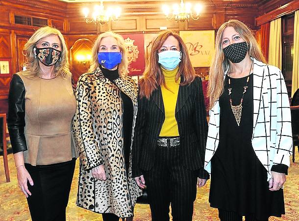 Maite Mazuelas, María José Gandarias, Tania Santiago y Garbiñe Larralde.