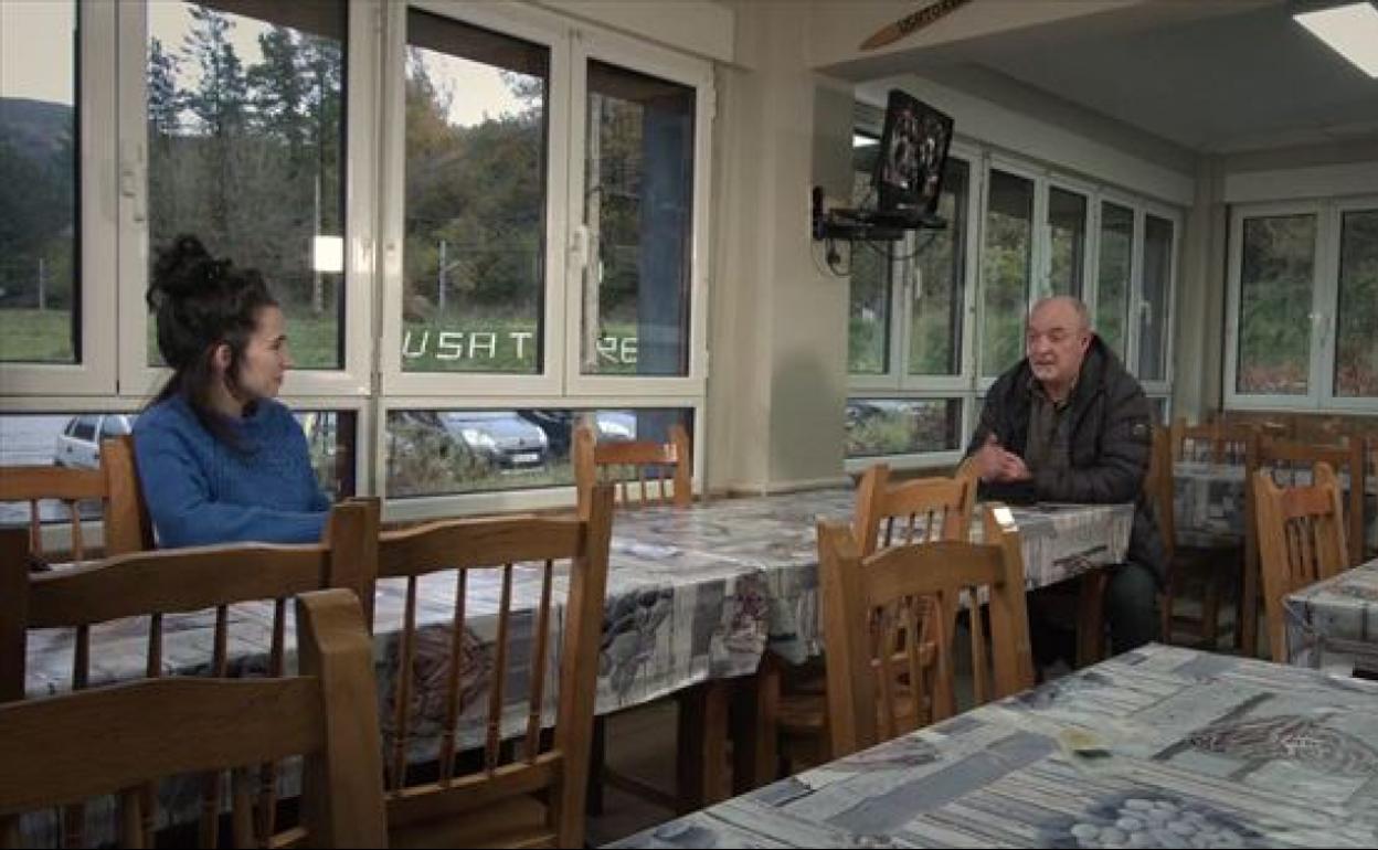 Miren Amuriza eta Andoni Egaña bertsolariak.