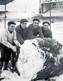 Imagen secundaria 2 - Homenaje a la Paca, fallecida en 2004 (arriba). El Alavés de Ciriaco y Quincoces de 1928 (izquierda) y nieve sobre Mendizorroza, sobre los años 70 (izquierda). 