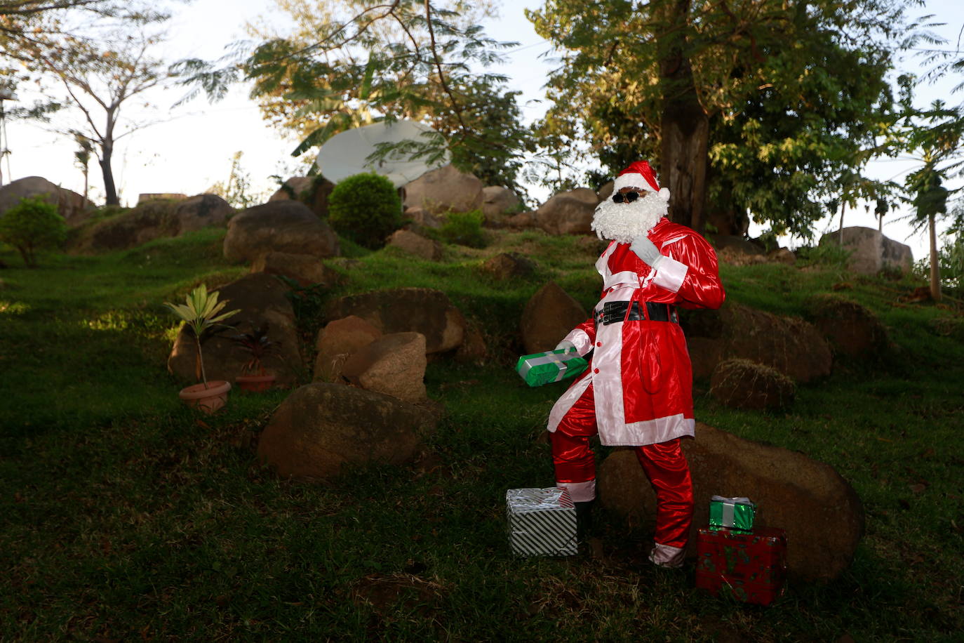 Edidiong con su disfraz de Santa Claus.