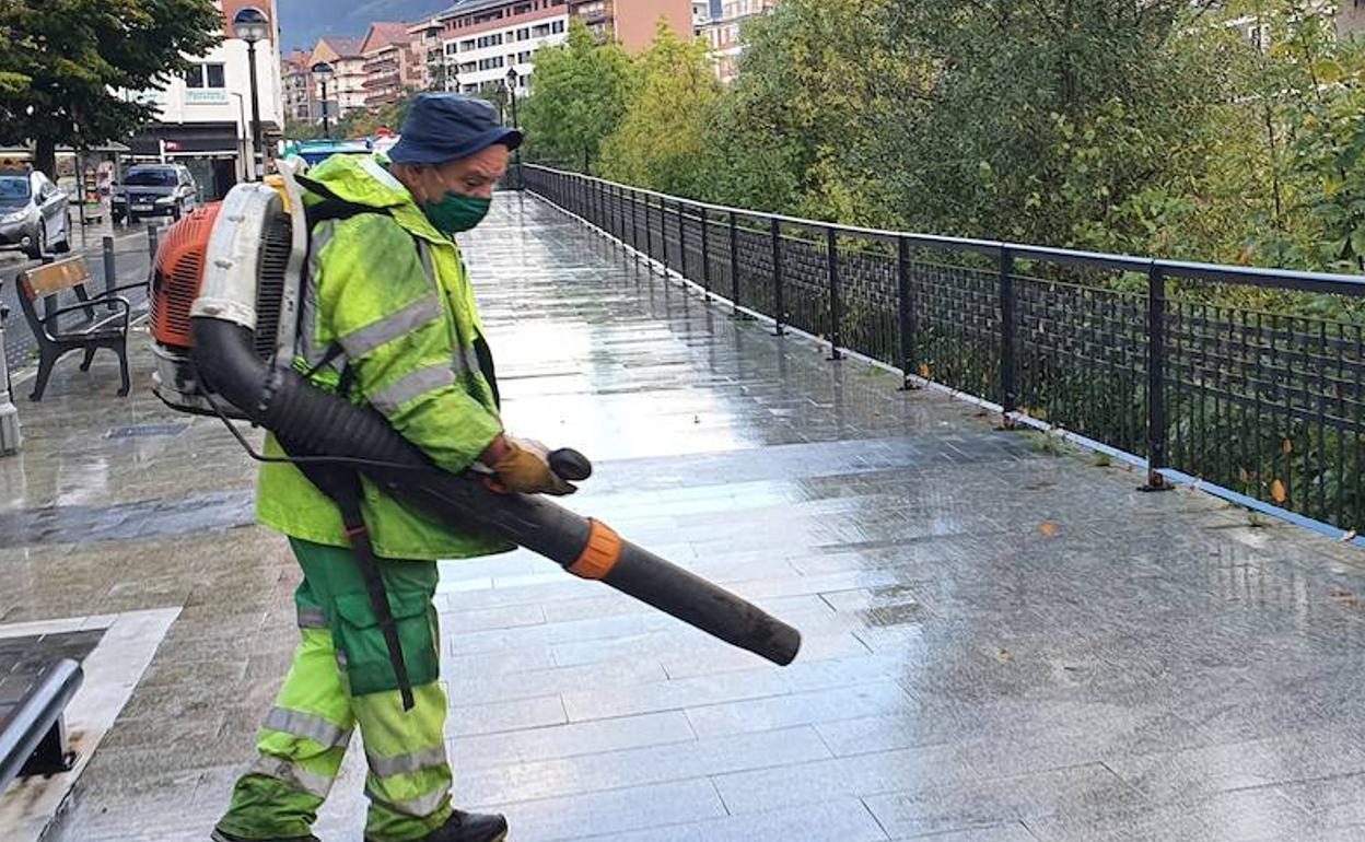 El nuevo contrato de limpieza municipal aspira a mejorar la frecuencia y los medios aumentando el gasto en un 30%. 