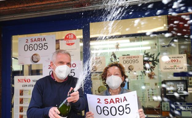 Alejandra y Pablo apenas llevan unos meses trabajando en la administración.