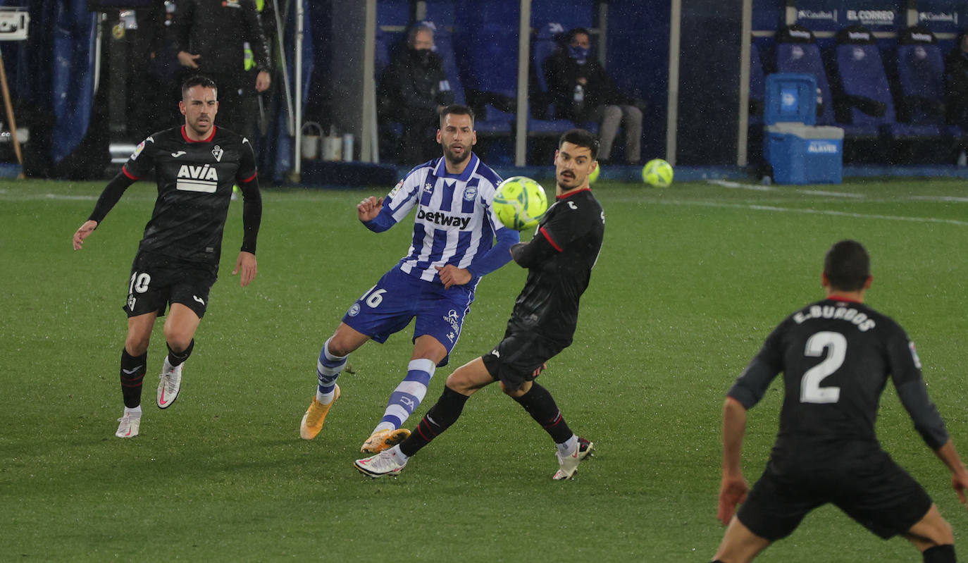 Fotos: Las imágenes del Alavés-Eibar