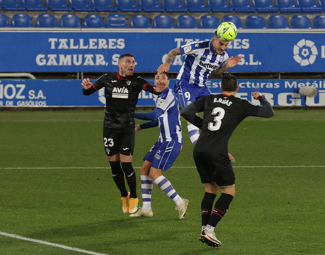 Fotos: Las imágenes del Alavés-Eibar