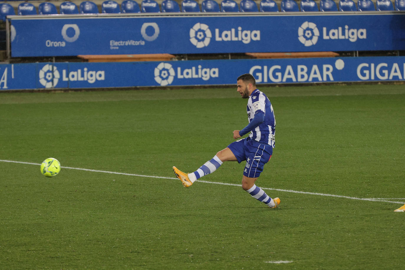 Fotos: Las imágenes del Alavés-Eibar