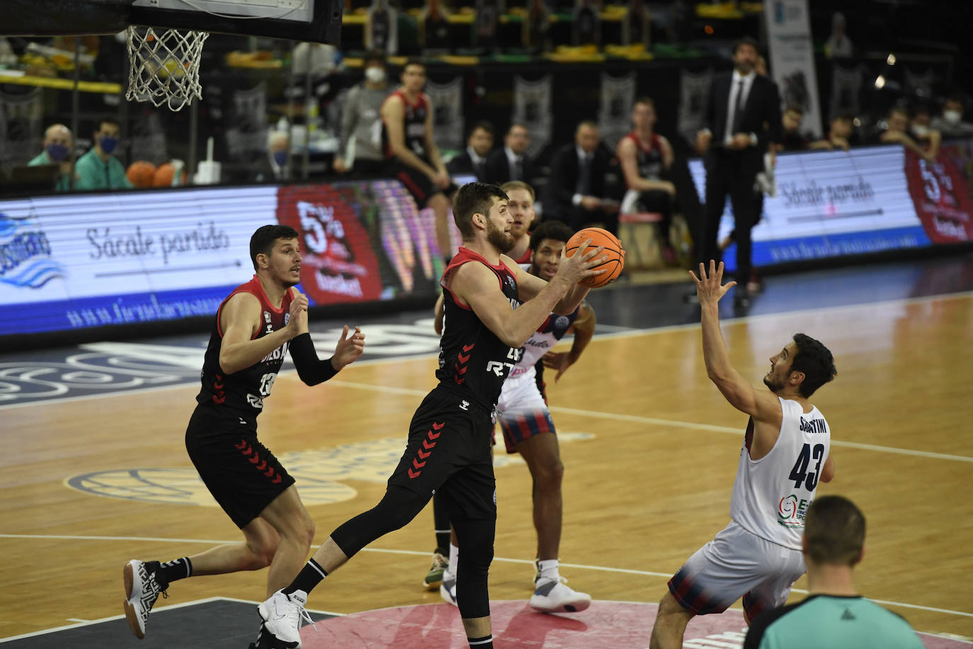 Fotos: Las mejores imágenes del Bilbao Basket - Fortitudo Bolonia