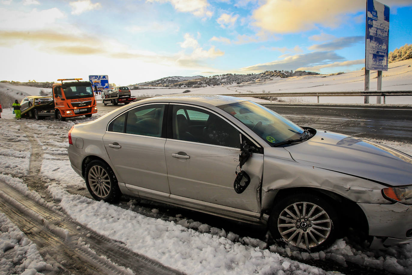 Accidente ocurrido al filo de las ocho de la mañana, a la altura del punto kilométrico 17 de la N-622, en Zuia, una vez pasados los túneles de Aiurdin. Cuatro vehículos se han visto implicados en una colisión múltiple por alcance.