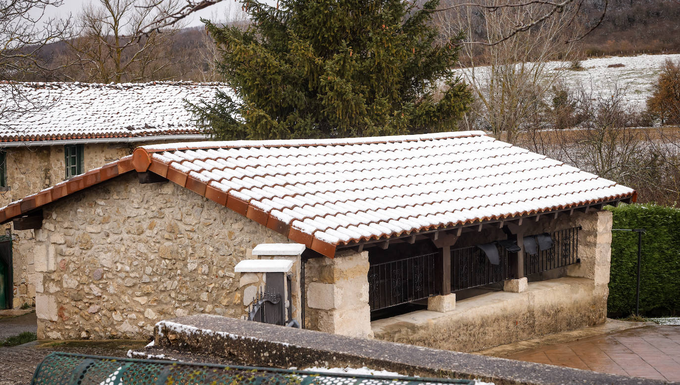 Fotos: Las imágenes que deja la nieve hoy en Álava