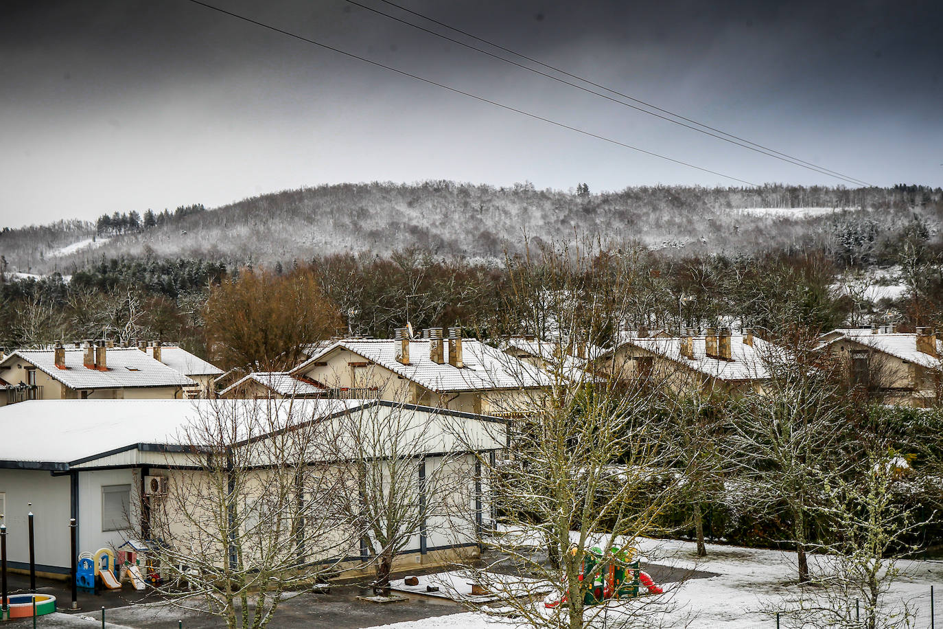 Fotos: Las imágenes que deja la nieve hoy en Álava