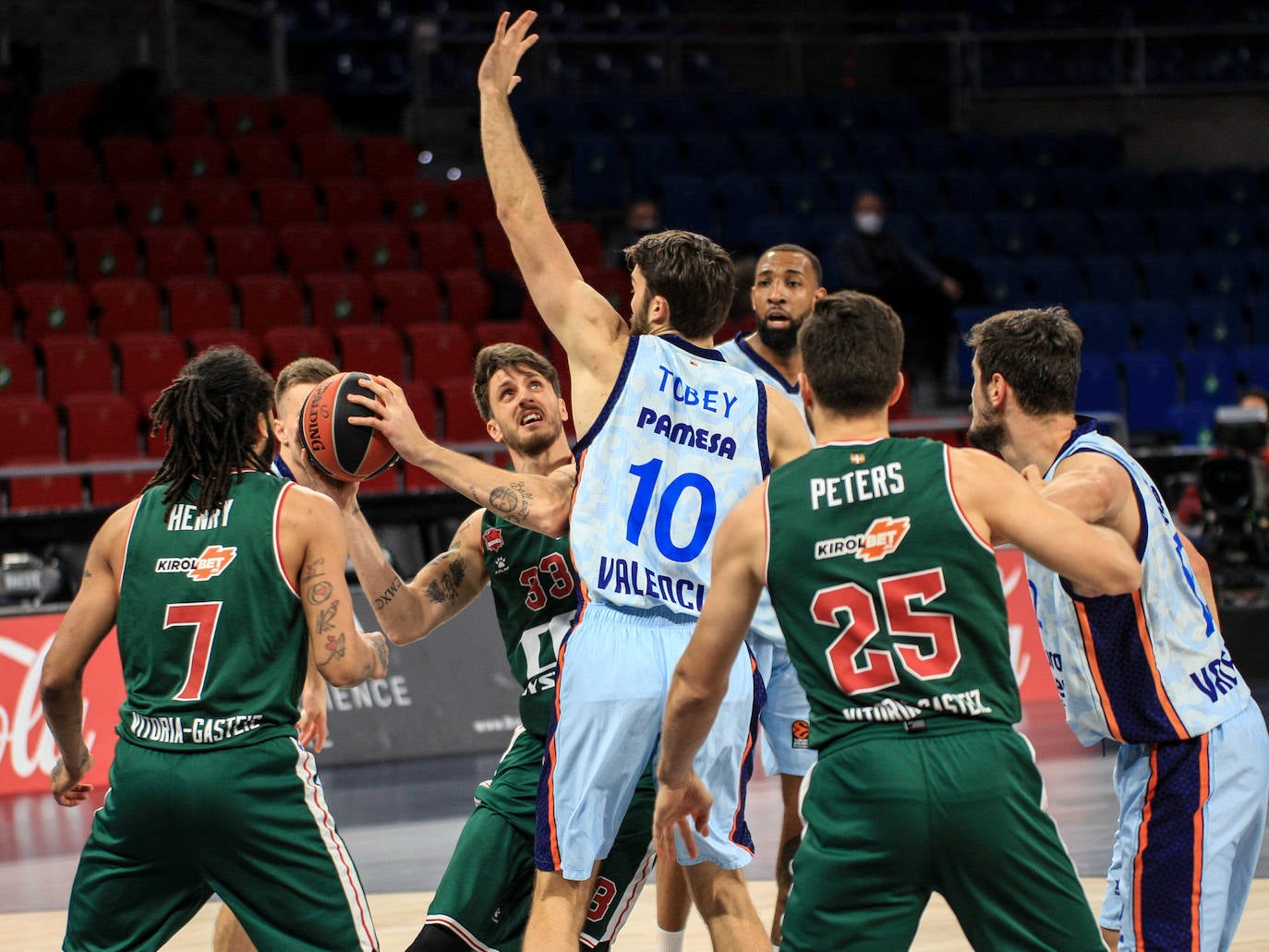 Fotos: Las imágenes del Baskonia - Valencia