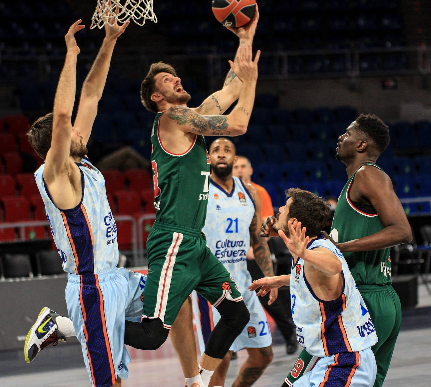 Fotos: Las imágenes del Baskonia - Valencia