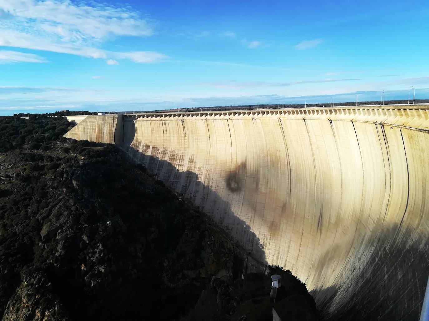 La presa de Almendra | Ubicada en Salamanca, esta presa, también conocida como salto de Villarino, es una obra de ingeniería hidroeléctrica construida en el curso inferior del río Tormes.