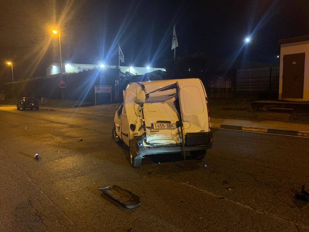 Fotos: Los destrozos ocasionados en el parking de Mercedes de Vitoria