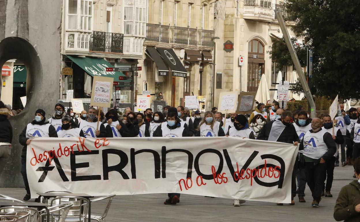 Trabajadores de Aernnova, en una movilización en contra de los despidos.
