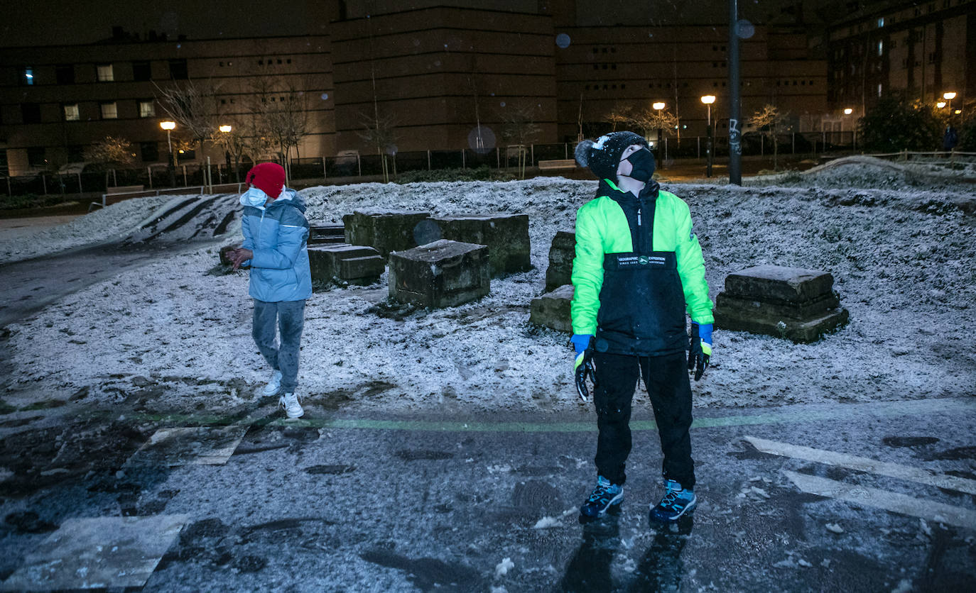 La nieve hizo acto de presencia a última hora del viernes.