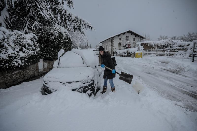 El espesor de nieve ha sido importante en Vitoria y sus alrededores.