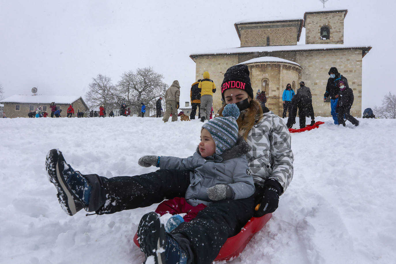 Fotos: Vitoria se divierte en la nieve