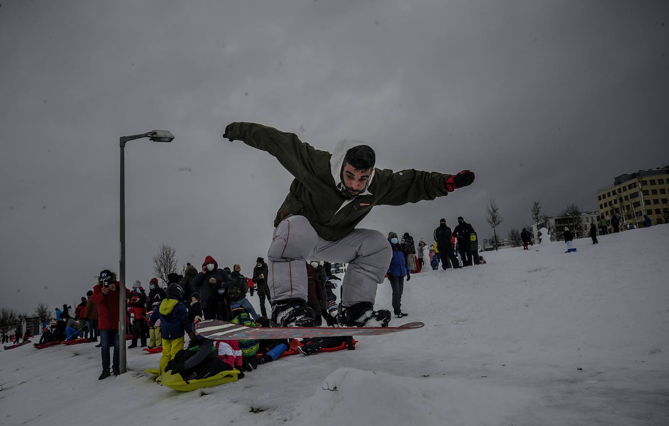 Fotos: Vitoria se divierte en la nieve