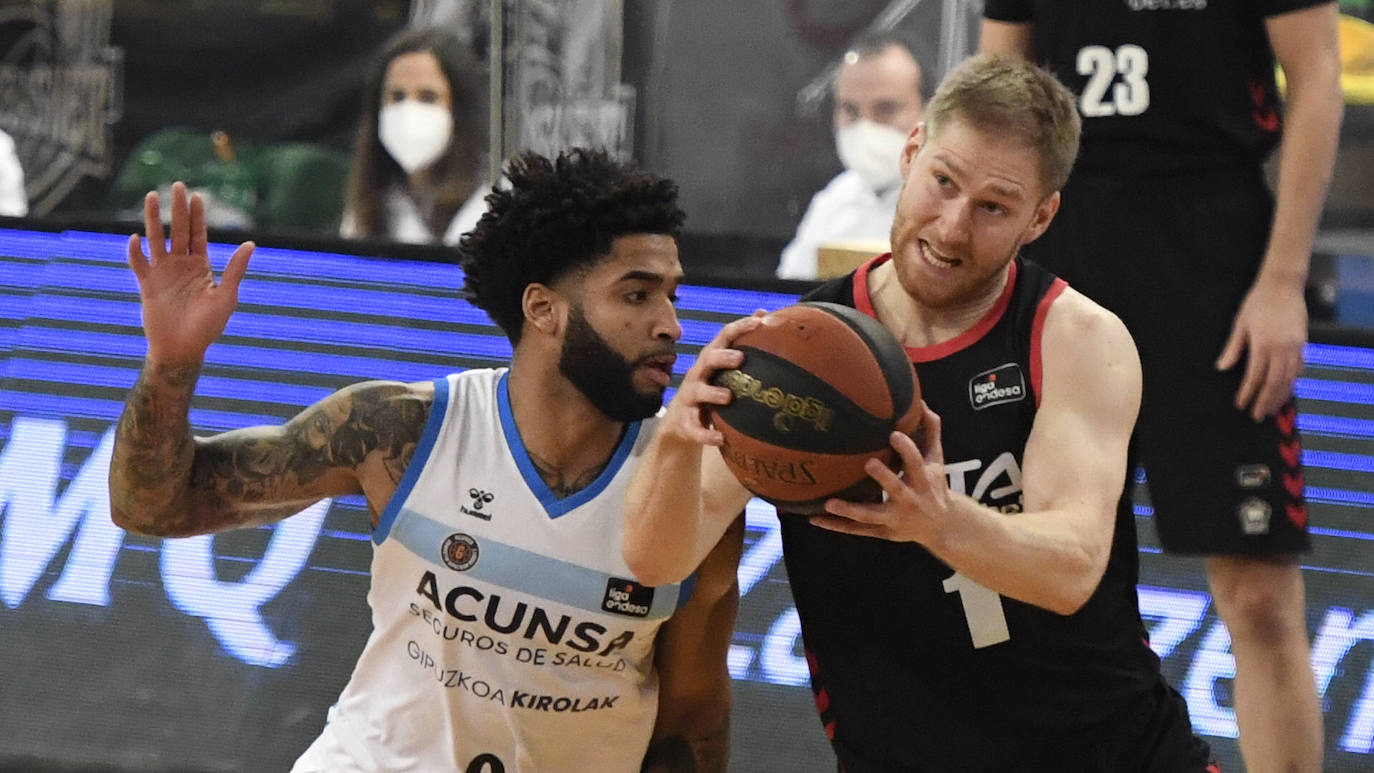 Fotos: Victoria por la mínima del Bilbao Basket en el derbi de colistas