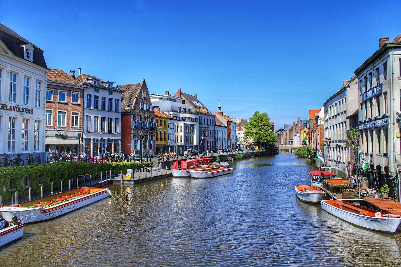 Gante | La ciudad portuaria de Flandes rinde homenaje al maestro flamenco Jan Van Eyck y a su extraordinario talento a través del año temático turístico y cultural. 'OMG! Van Eyck was here' estaba previsto para 2020, pero debido a la actual pandemia se ha ampliado hasta el 24 de junio de 2021.