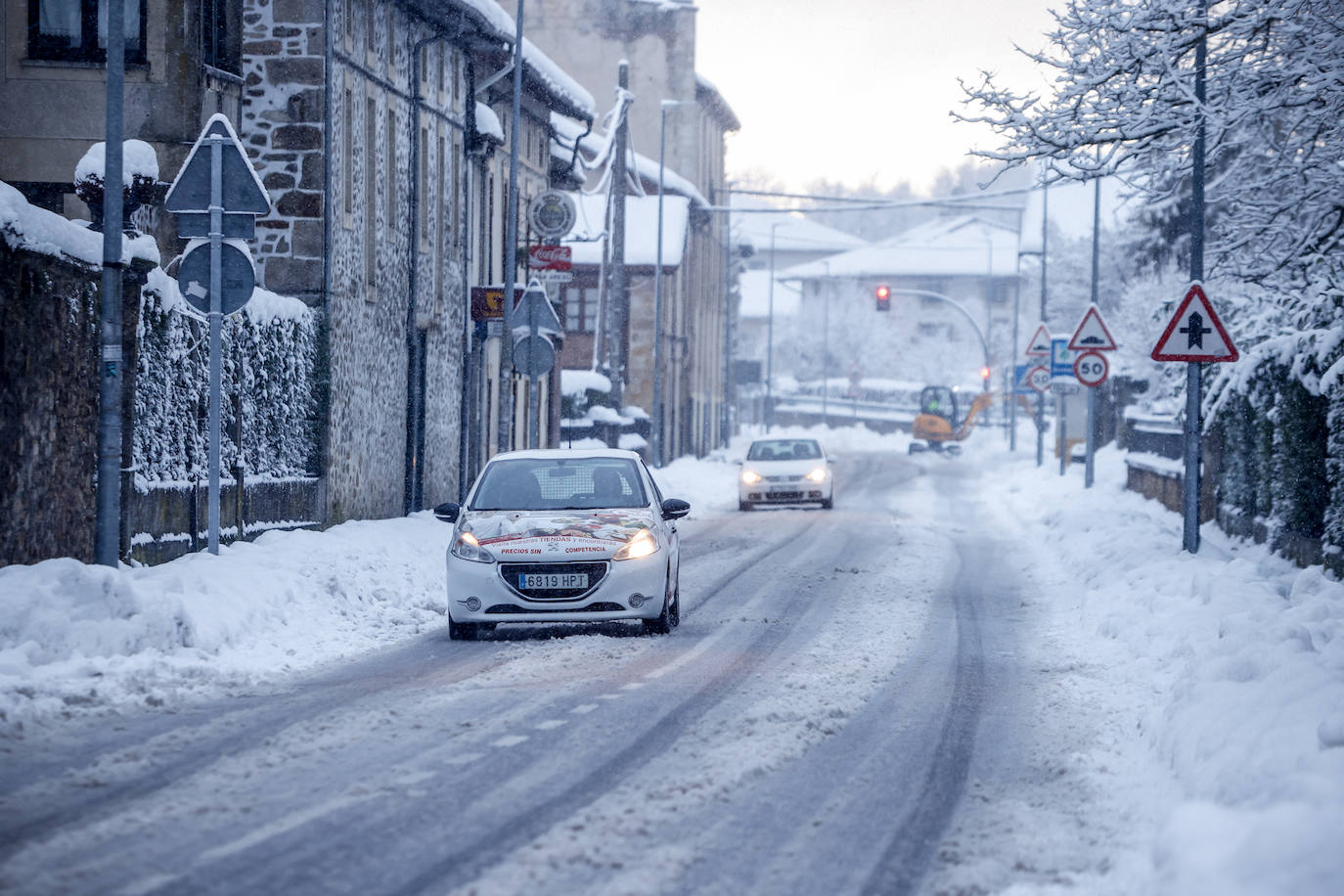 Fotos: La nieve vuelve a cubrir de blanco Álava