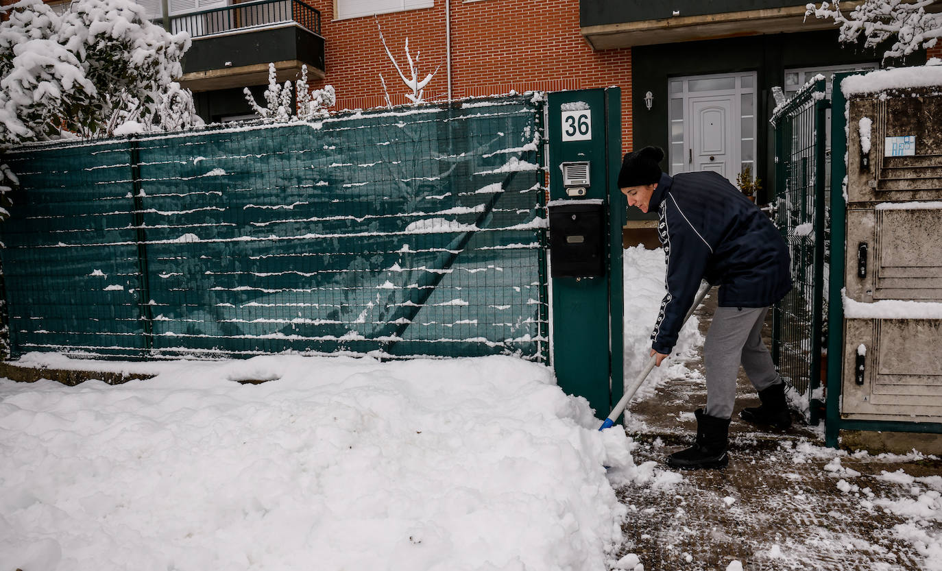 Fotos: La nieve vuelve a cubrir de blanco Álava