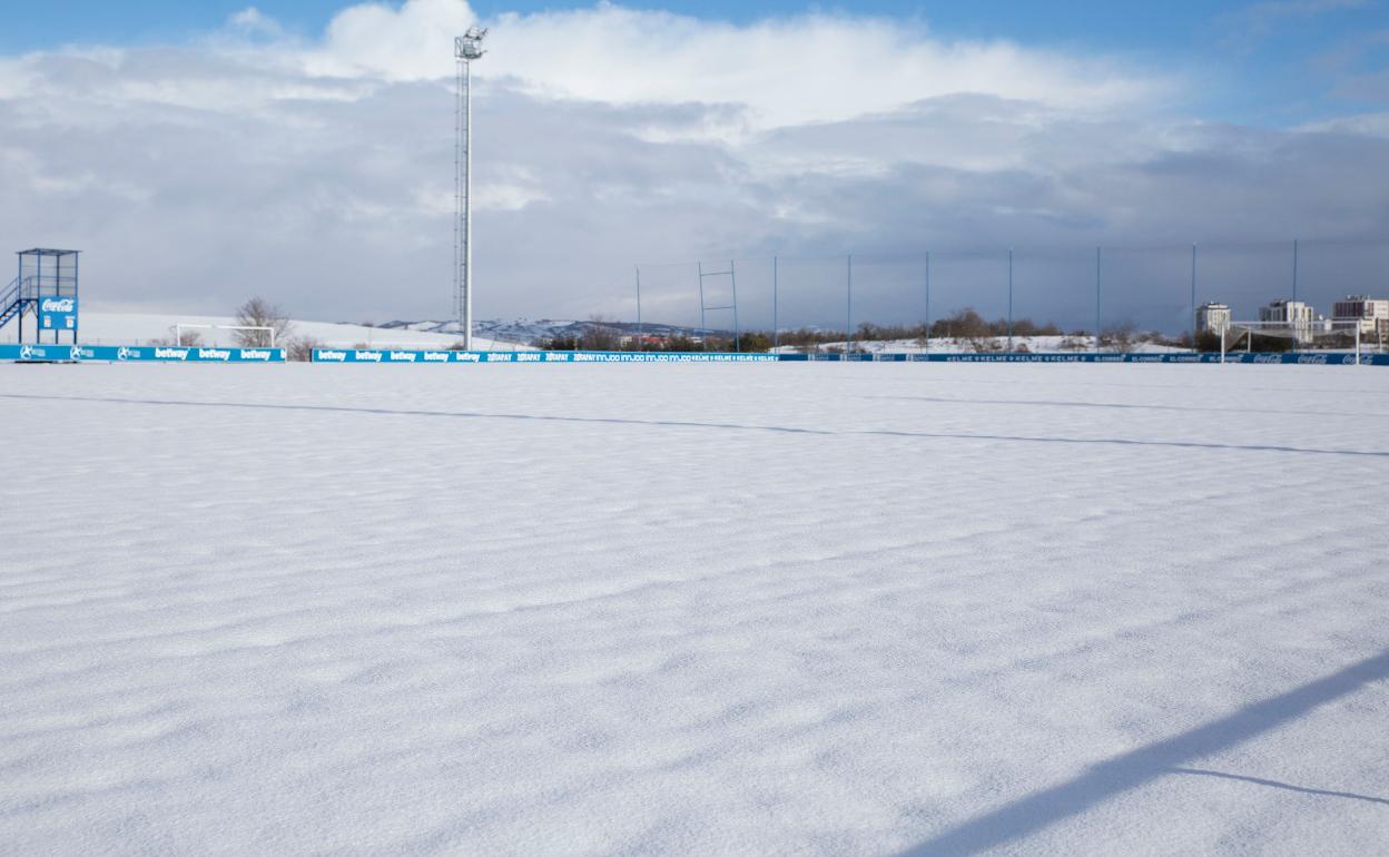 La nieve acumulada en Ibaia obliga al Alavés a entrenar en Lezama