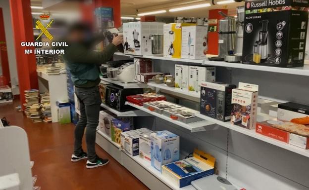 Sucesos en Bizkaia: 18 detenidos en Bizkaia por más de cien 'estafas nigerianas' a vendedores en Internet