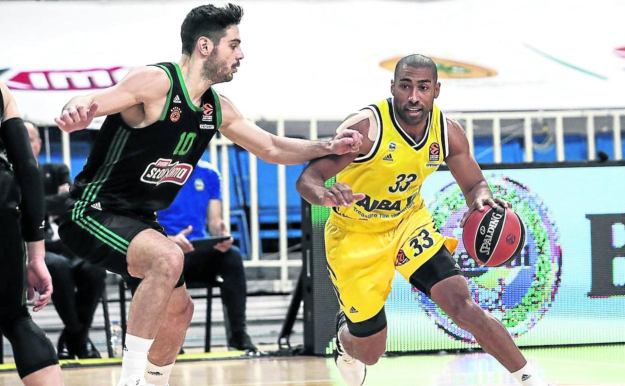 Jayson Granger trata de dejar atrás a Papapetrou, del Panathinaikos