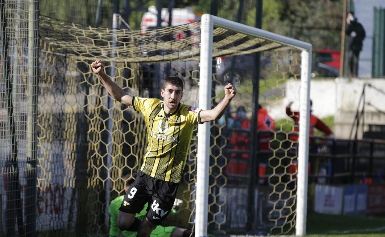 Musy celebra el tanto que suponía el empate.