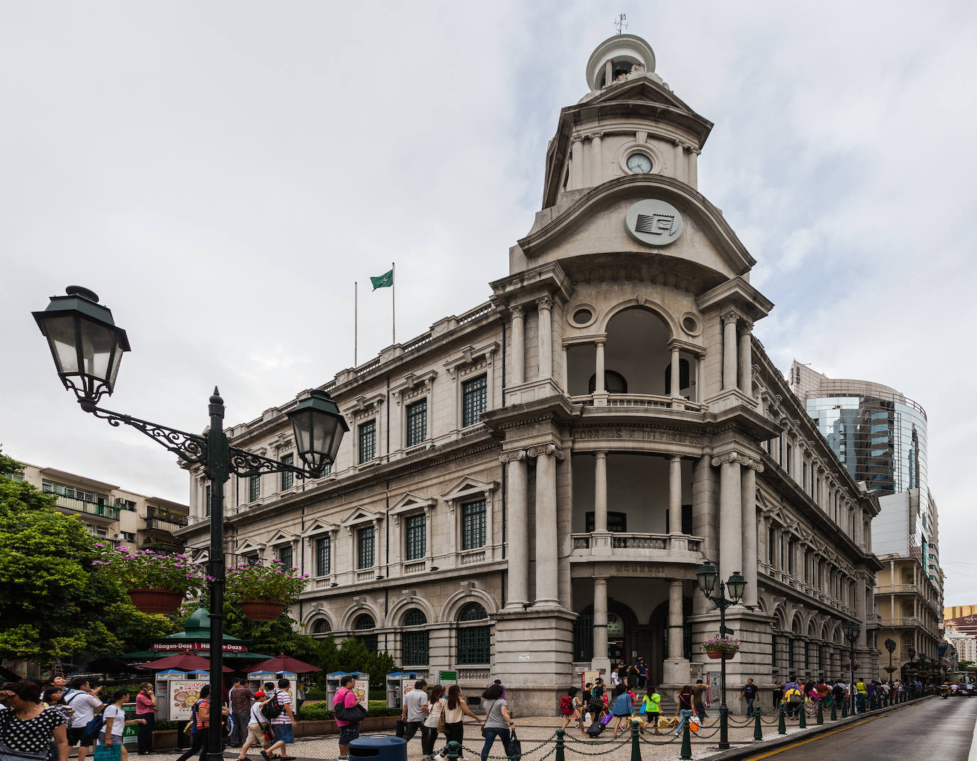 10.- Oficina General de Correos de Macao (China) | Monumental edificio de tres pisos en la intersección de la plaza del Senado y la avenida de Almeida Ribeiro en Sé, Macao, China. El edificio actual fue construido en 1929.