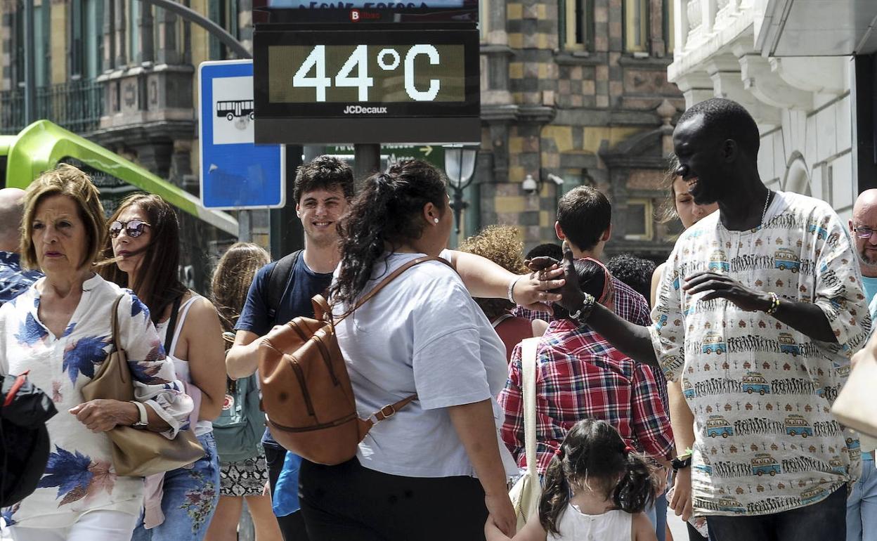 Un termómetro marca cifras muy altas en Euskadi. 