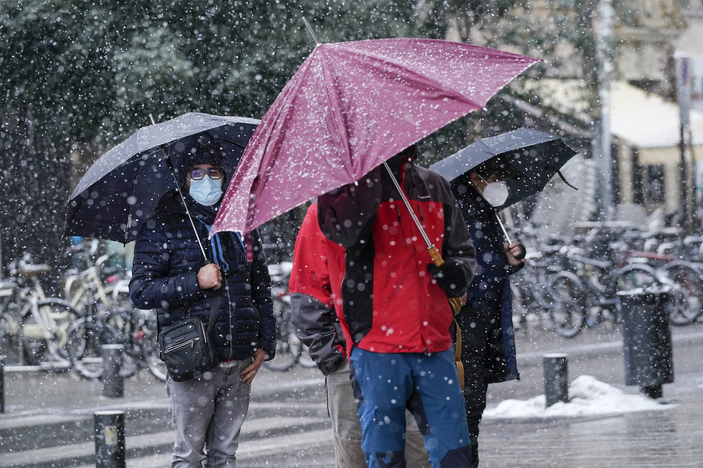 Fotos: Álava se prepara para otra jornada de nieve