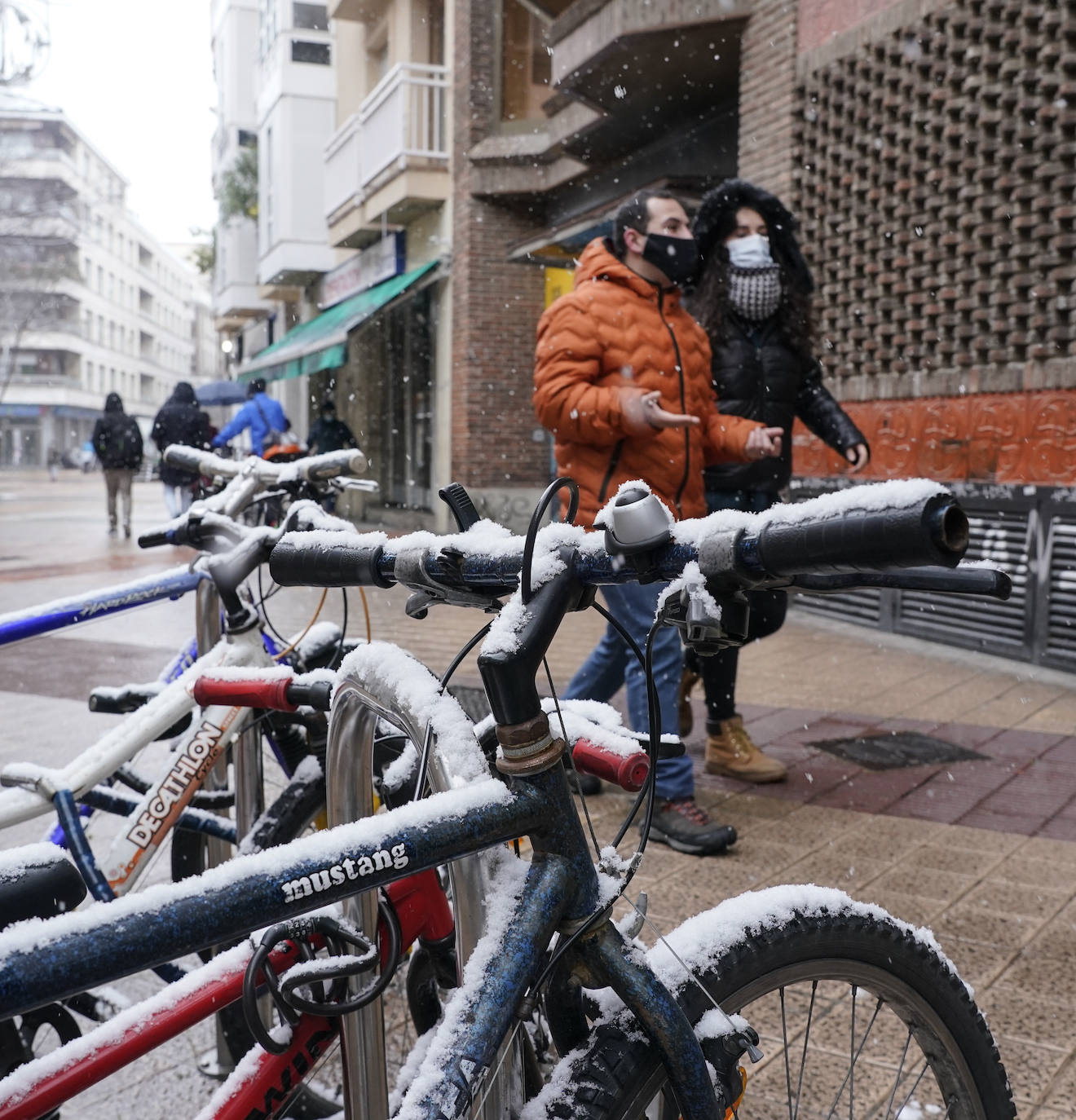 Fotos: Álava se prepara para otra jornada de nieve