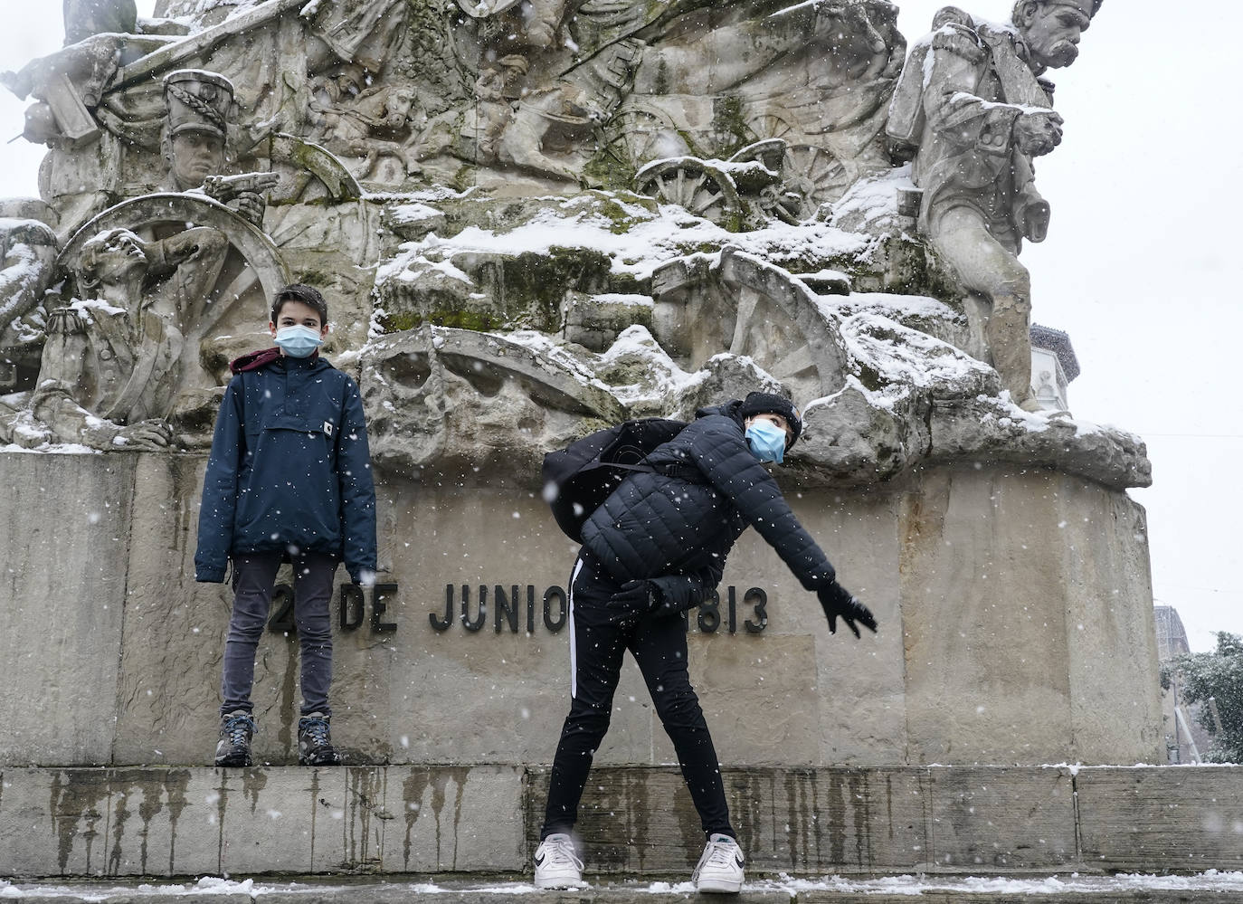 Fotos: Álava se prepara para otra jornada de nieve