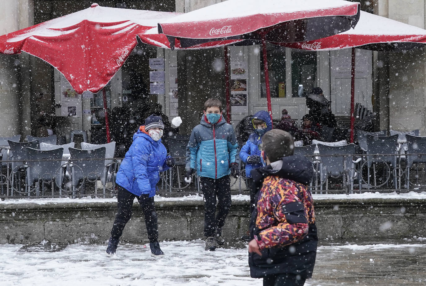 Fotos: Álava se prepara para otra jornada de nieve