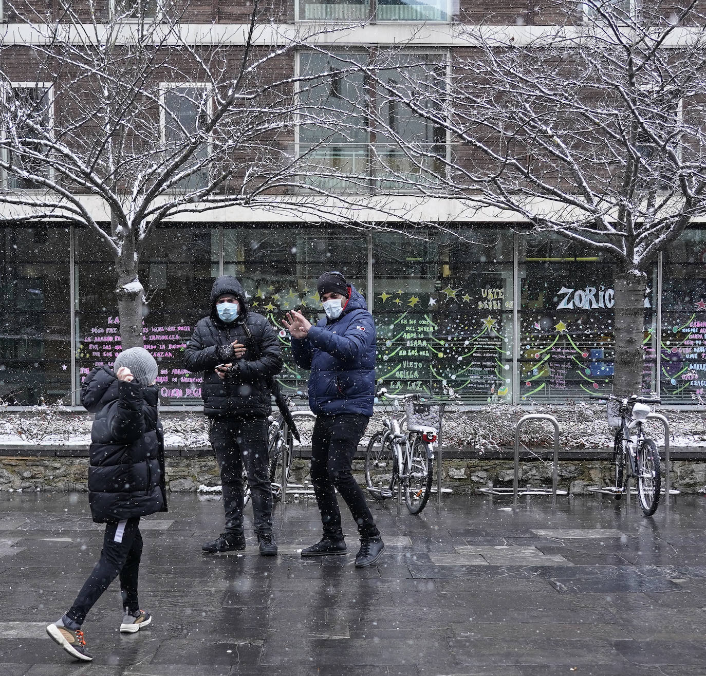 Fotos: Álava se prepara para otra jornada de nieve