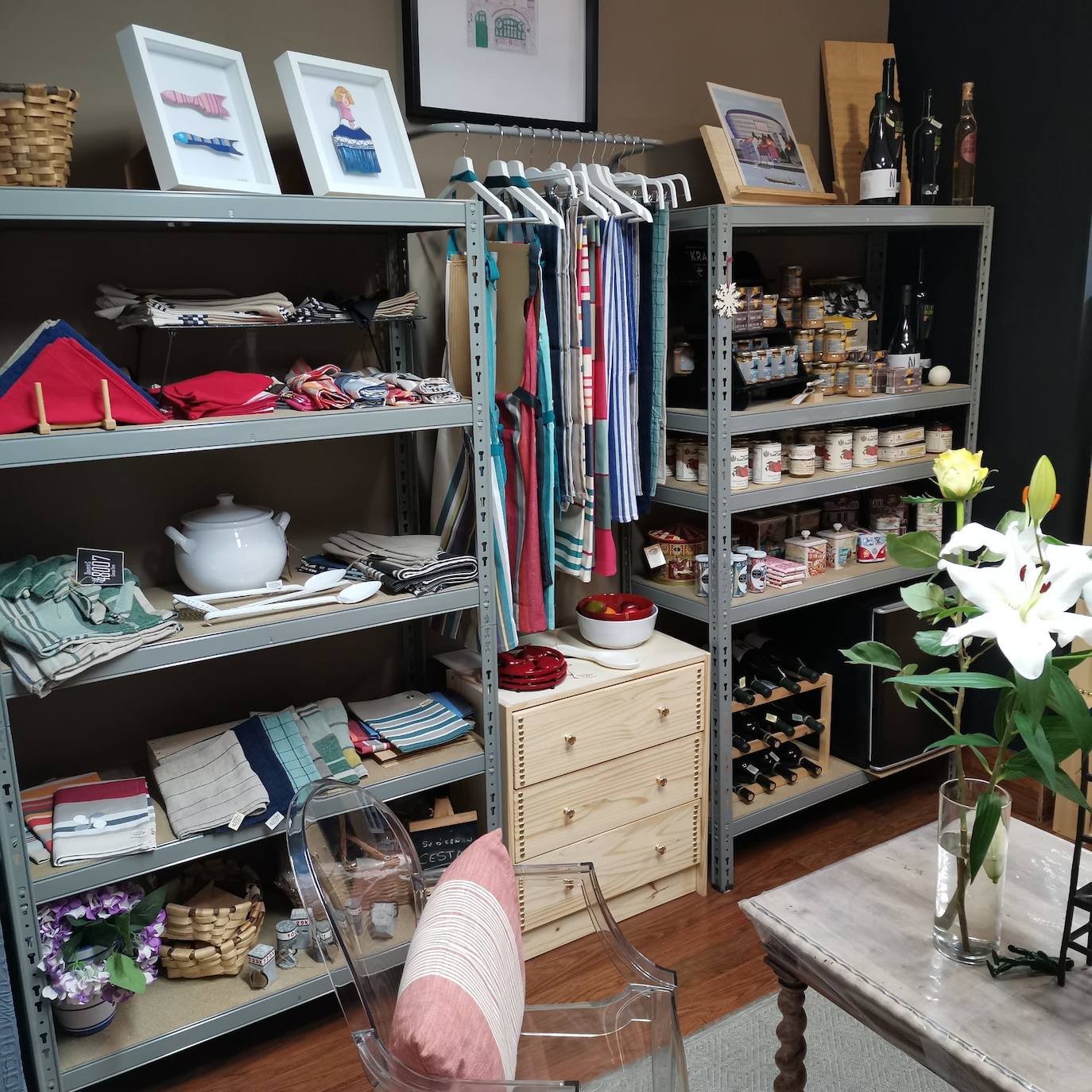 Fotos: Moda, arte, menaje y mucho más de 30 diseñadores locales: así es la especial tienda de Mila en Castaños