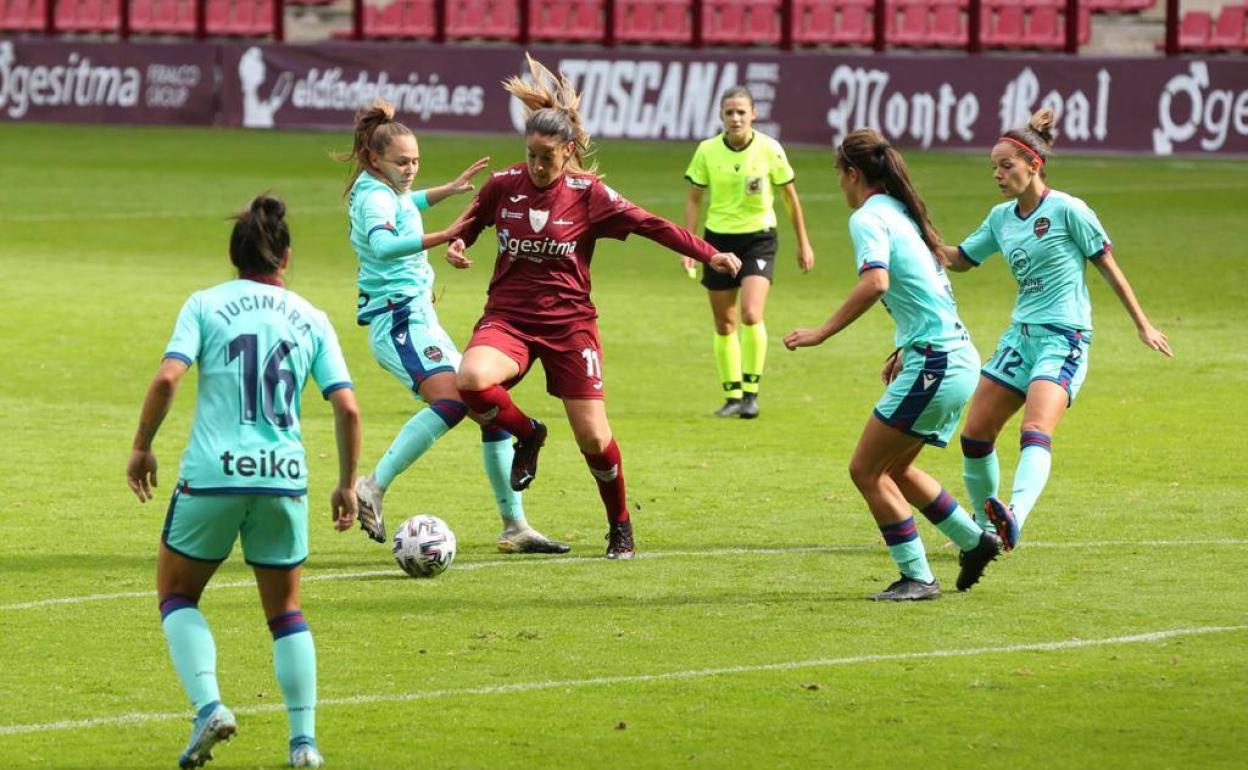 Imagen del choque liguero de esta temporada entre el Logroño y el Levante. 