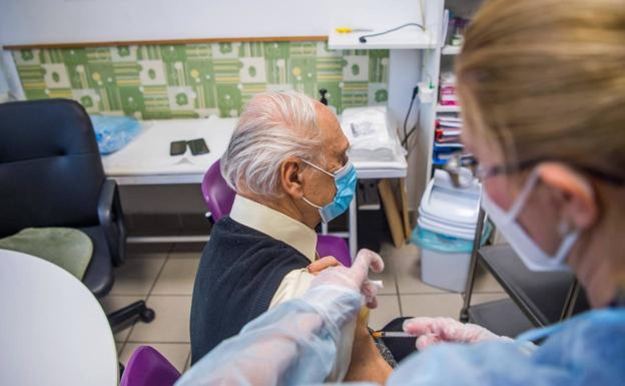 Vacunas Covid en Euskadi: El País Vasco ha administrado 13.000 dosis, el 41% de las recibidas