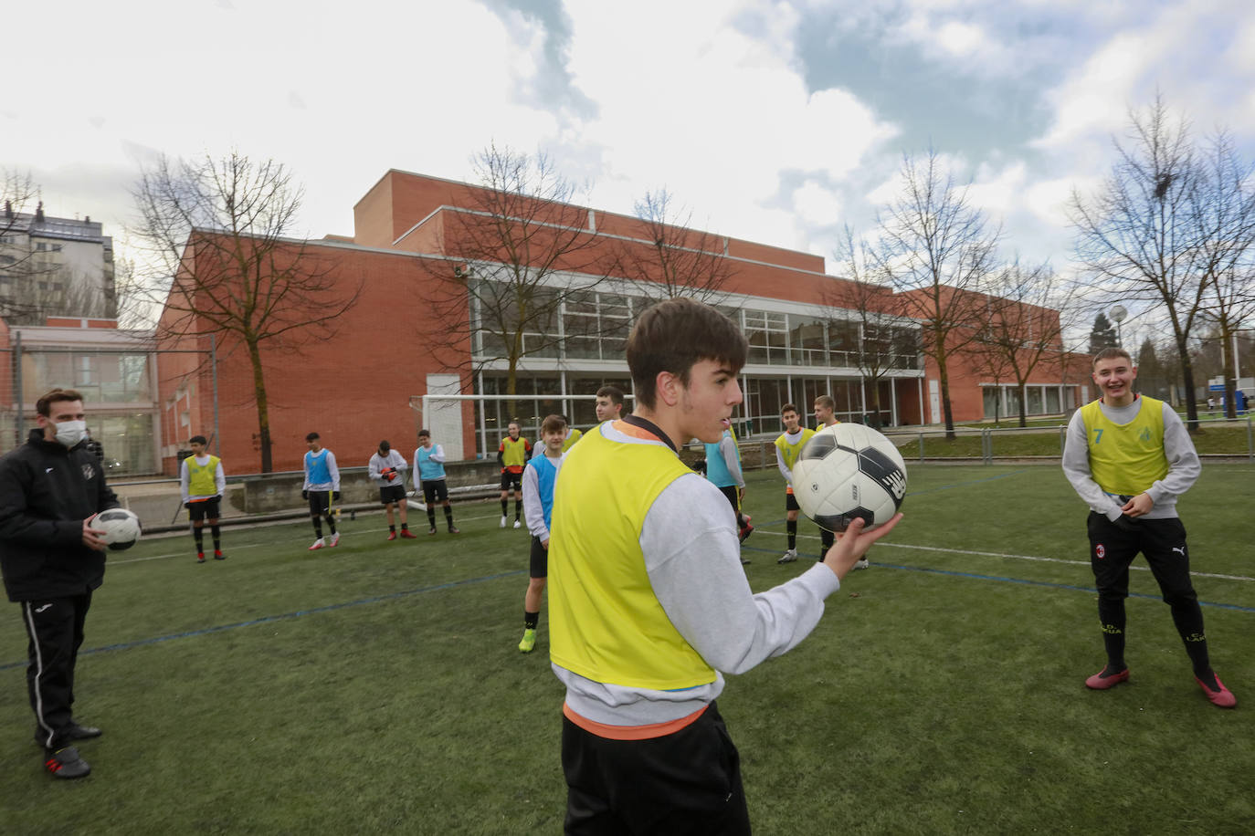 Fotos: Vuelve el deporte escolar a Álava