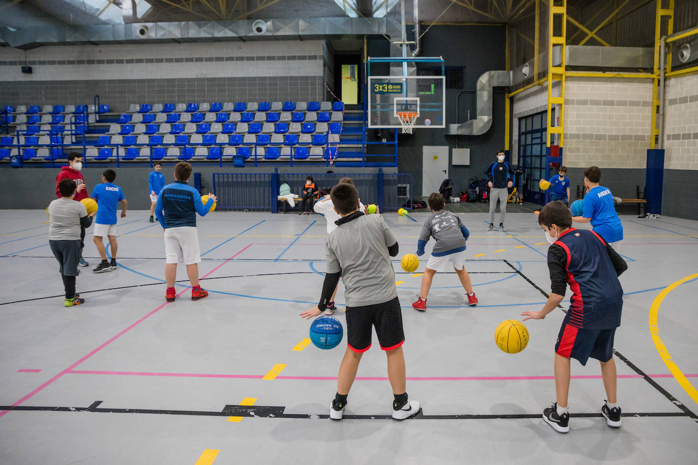 Fotos: Vuelve el deporte escolar a Álava