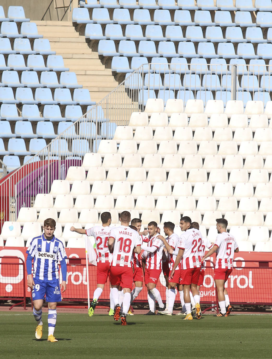 Fotos: Las mejores fotos del Almería - Alavés