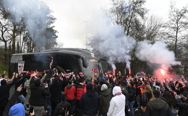 Vídeos del recibimiento al Athletic en Lezama