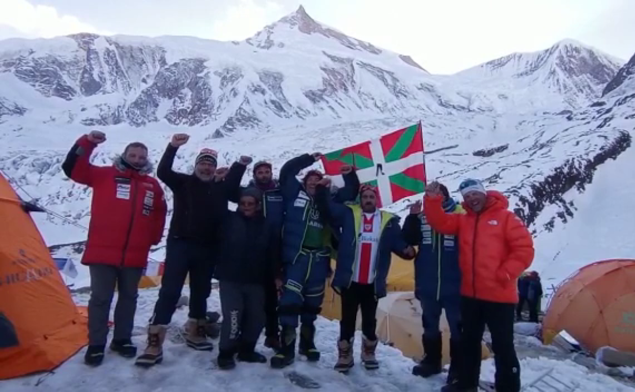 Expedición de Txikon al Manaslu con EL CORREO: Una Supercopa de altura