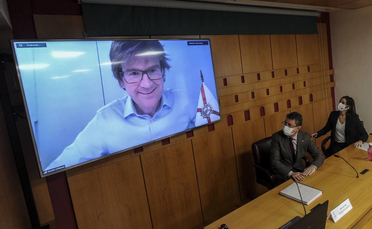 Gorka Urtaran, Iñaki Gurtubai y Maider Etxebarria presentaron la pasada semana el acuerdo presupuestario con Elkarrekin.