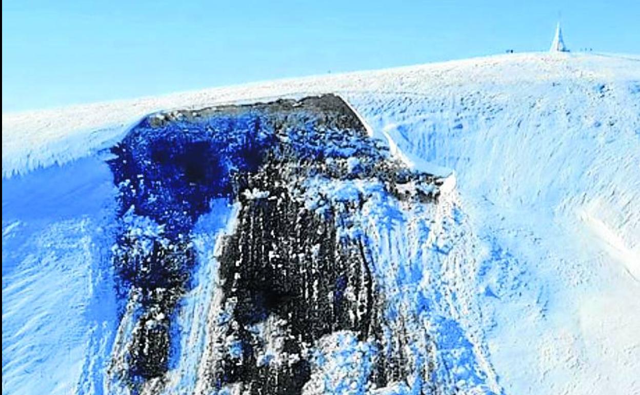 Imagen del alud tomada desde el helicóptero. 