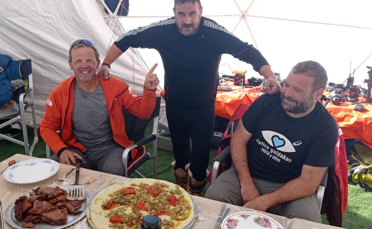 Así es un día cualquiera en el campo base